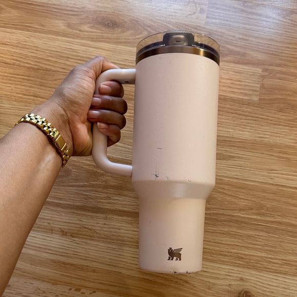 40 oz. Stanley Flip Top (soft pink) ✨ - Picture 4 of 12
